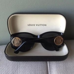 Rare Like New Black Louis Vuitton Mallia Sunglasses w/trunks & bags medallion